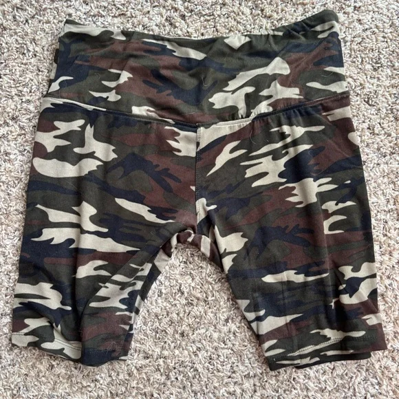 Bundle Camo Print Biker Shorts - Picture 5 of 9